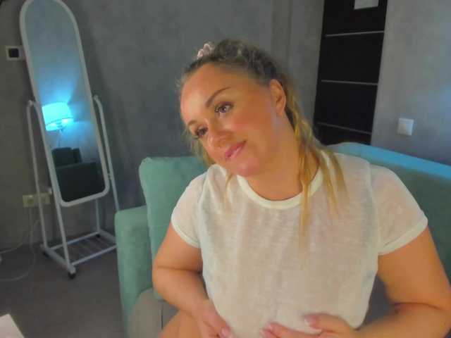Sky-Kuper live cam on BongaCams