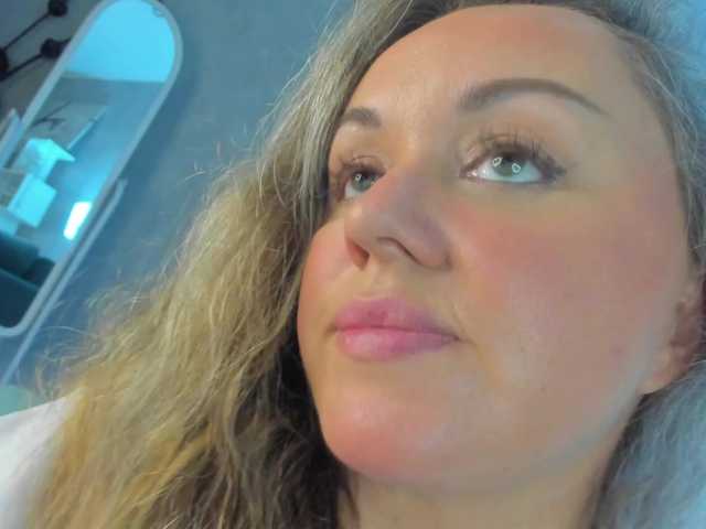 Sky-Kuper live cam on BongaCams