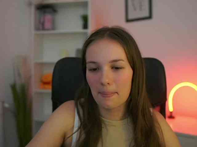 HadeGigi18 webcam