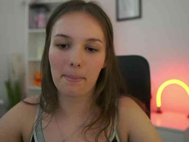 HadeGigi18 webcam