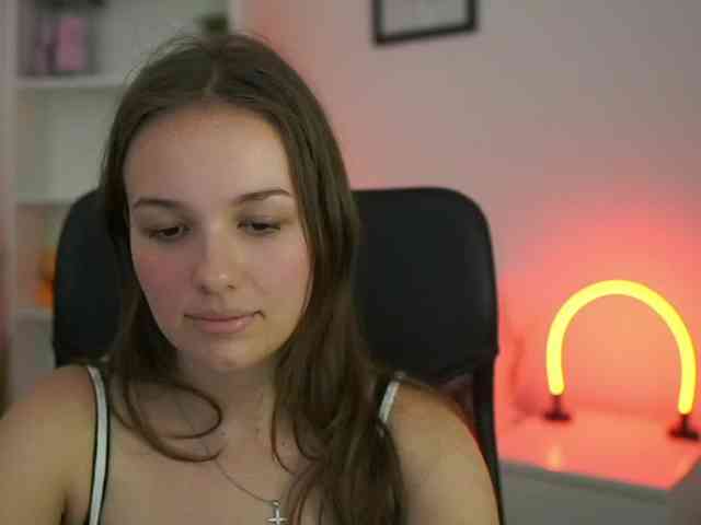 HadeGigi18 webcam