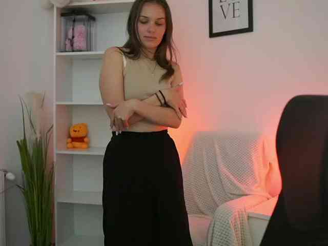 HadeGigi18 webcam