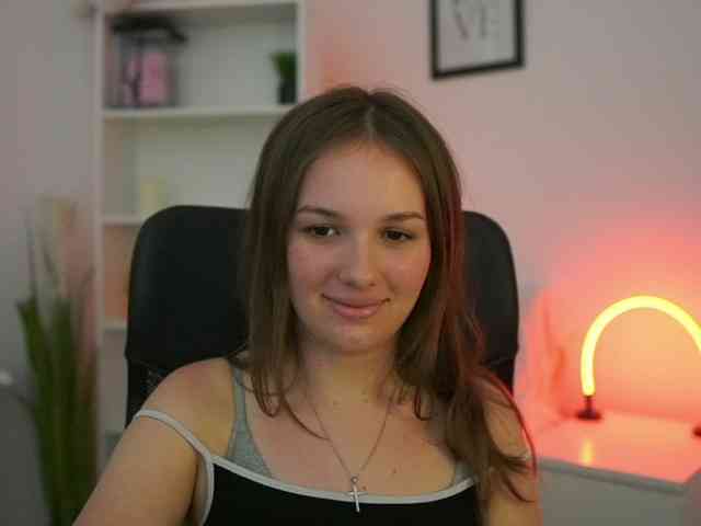 HadeGigi18 webcam