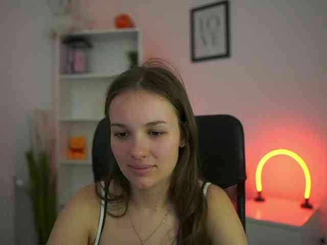 HadeGigi18 webcam