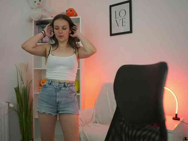 HadeGigi18 webcam