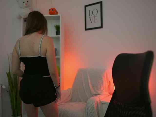 HadeGigi18 webcam