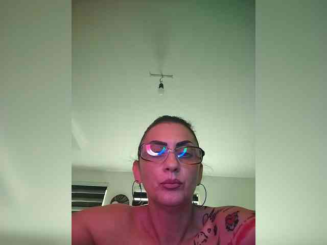 VelvetinkQueen webcam