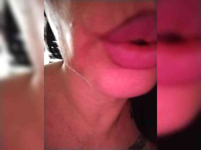 VelvetinkQueen webcam