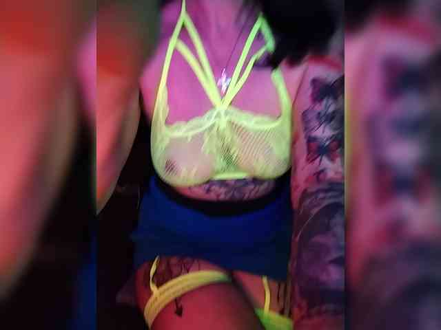VelvetinkQueen webcam