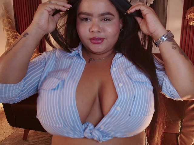 Dulcedeyan live cam on BongaCams