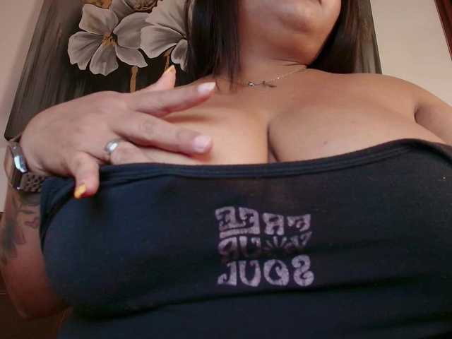 Dulcedeyan live cam on BongaCams