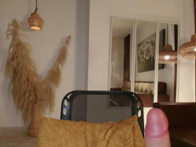 Dulcedeyan live cam on BongaCams