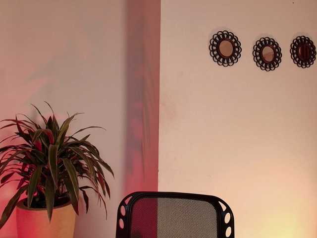 Dulcedeyan live cam on BongaCams
