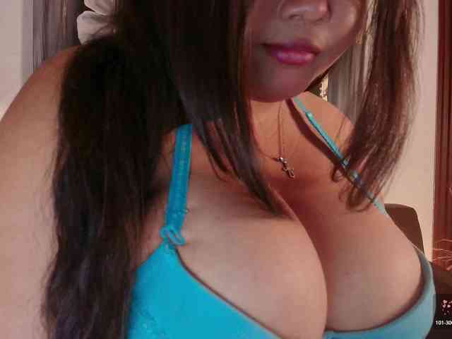 Dulcedeyan Live Webcam on BongaCams