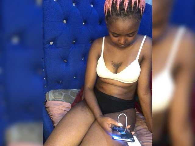 Fluffynishy live cam on BongaCams