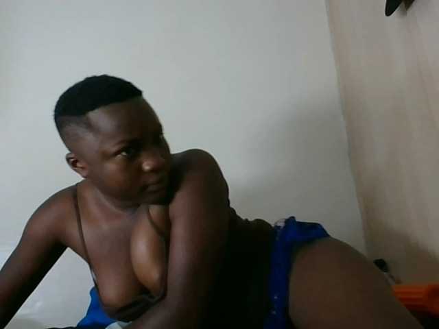 Niceone5 live cam on BongaCams