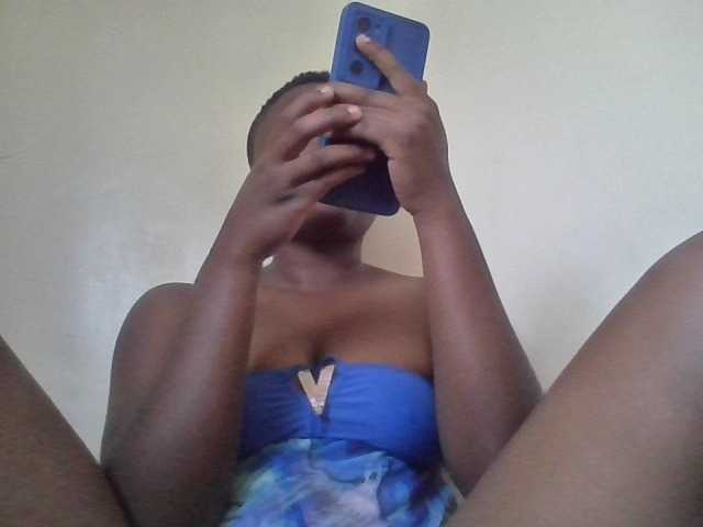 Niceone5 live cam on BongaCams