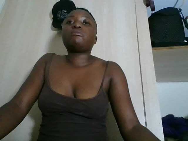 Niceone5 live cam on BongaCams