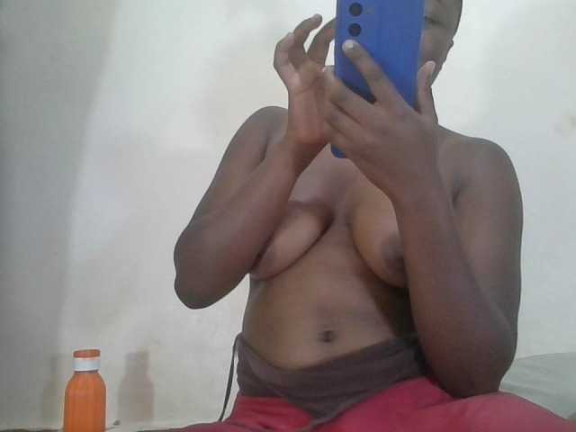 Niceone5 live cam on BongaCams