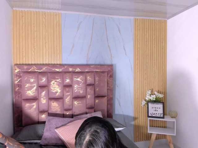 emiily-cutee live cam on BongaCams