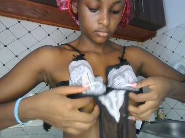 JoziBaddiee live cam on BongaCams