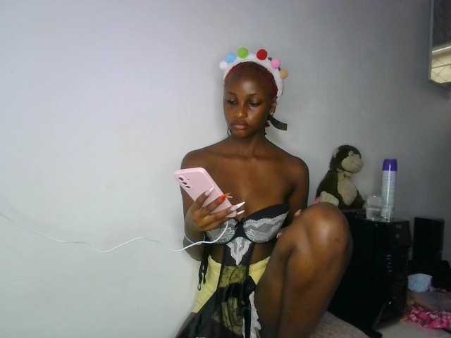 JoziBaddiee live cam on BongaCams