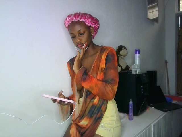 JoziBaddiee live cam on BongaCams