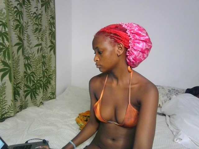 JoziBaddiee live cam on BongaCams