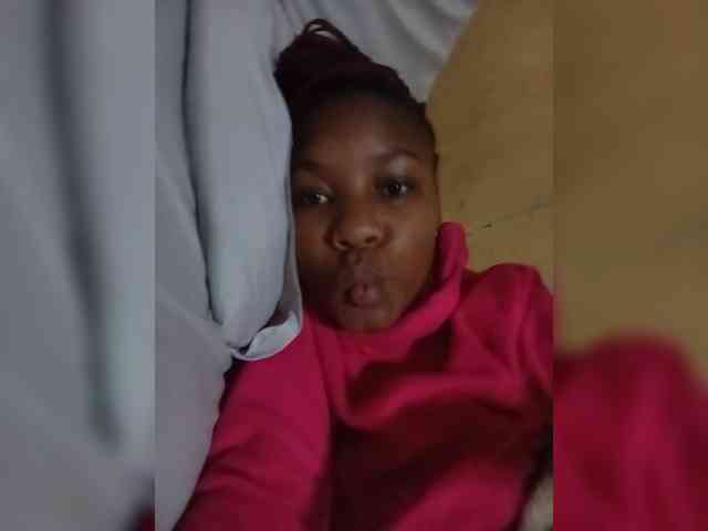 JoziBaddiee webcam