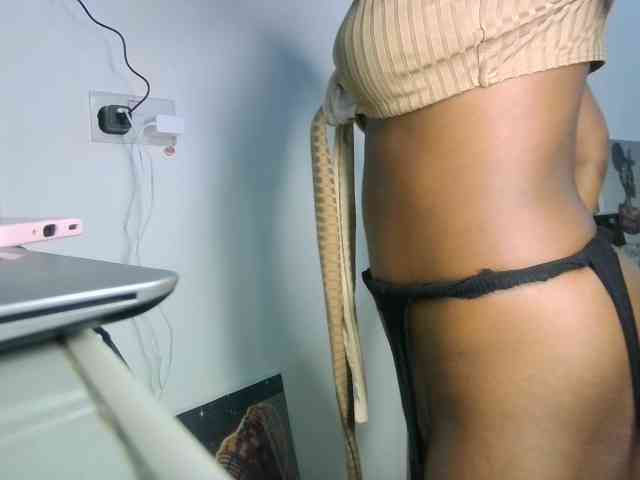 JoziBaddiee webcam