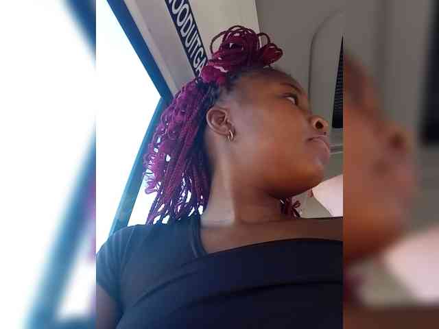 JoziBaddiee webcam