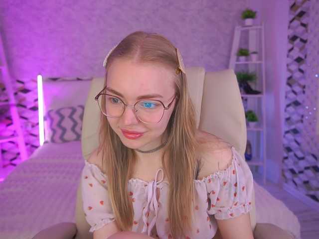 EmilySunShine live cam on BongaCams