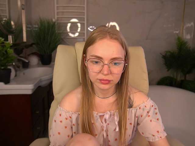 EmilySunShine live cam on BongaCams