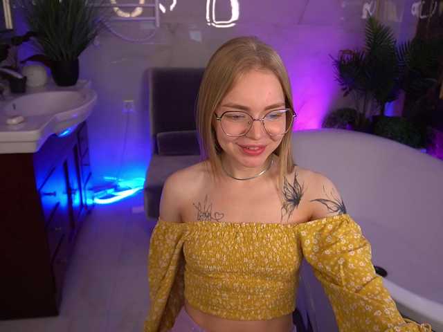 EmilySunShine live cam on BongaCams
