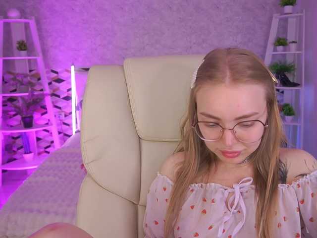 EmilySunShine live cam on BongaCams