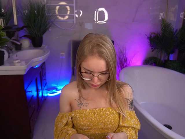 EmilySunShine live cam on BongaCams
