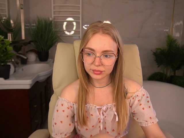 EmilySunShine live cam on BongaCams