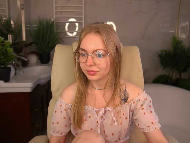 EmilySunShine live cam on BongaCams