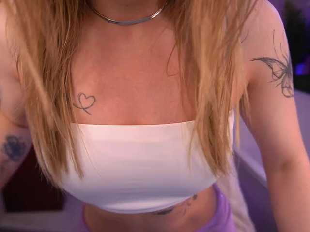 EmilySunShine live cam on BongaCams