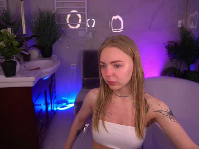 EmilySunShine live cam on BongaCams