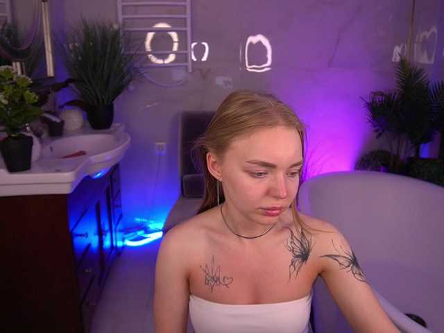 EmilySunShine live cam on BongaCams