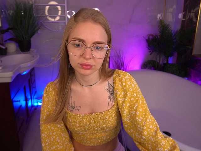 EmilySunShine live cam on BongaCams