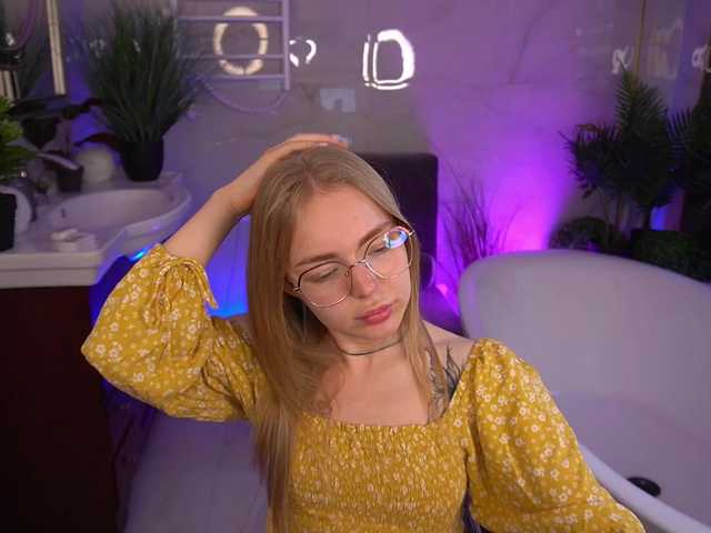 EmilySunShine live cam on BongaCams