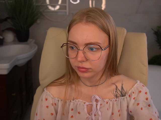 EmilySunShine live cam on BongaCams