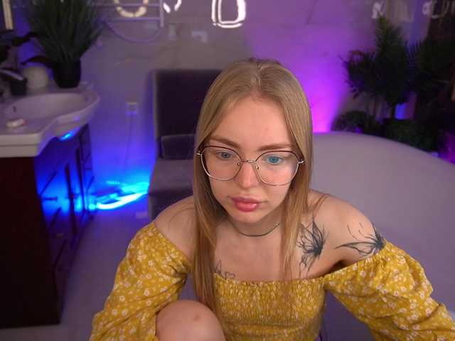EmilySunShine live cam on BongaCams