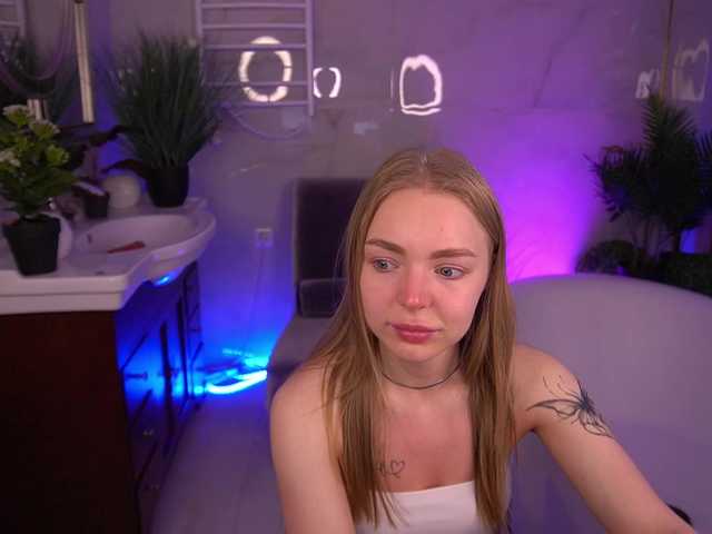 EmilySunShine live cam on BongaCams