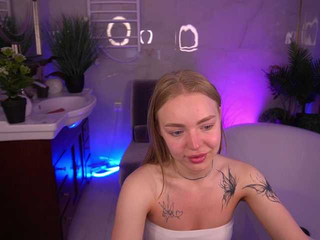 EmilySunShine live cam on BongaCams