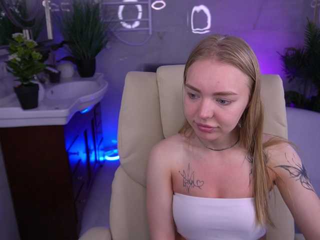 EmilySunShine live cam on BongaCams