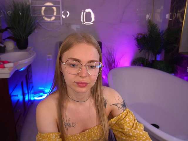 EmilySunShine live cam on BongaCams