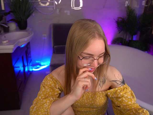 EmilySunShine live cam on BongaCams
